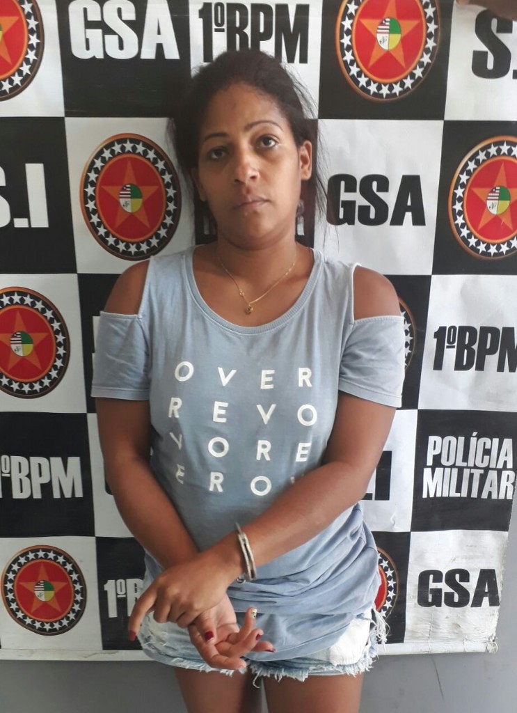 Marta Cristina foi presa em casa portando mais de 50 celulares roubados (Foto: Divulgação/Polícia Civil)