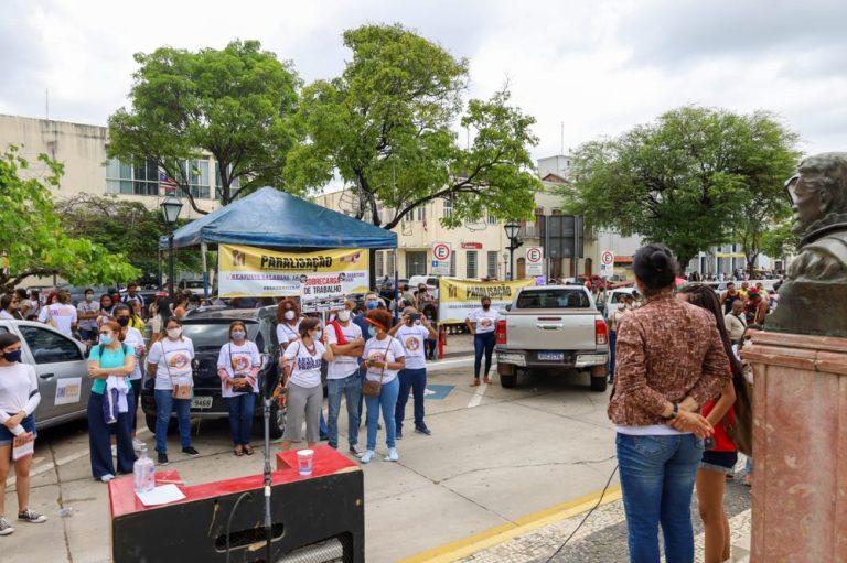 Professores da rede municipal fazem paralisação de advertência em São Luís