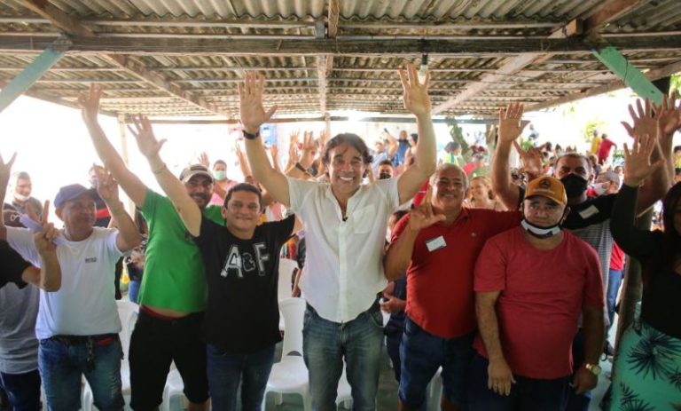 Lobão Filho é recebido com festa em almoço em São Luís com comunitários