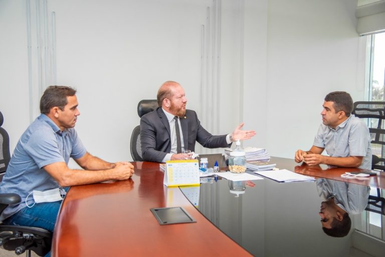 Othelino tem agenda movimentada com prefeitos e lideranças de sua base política