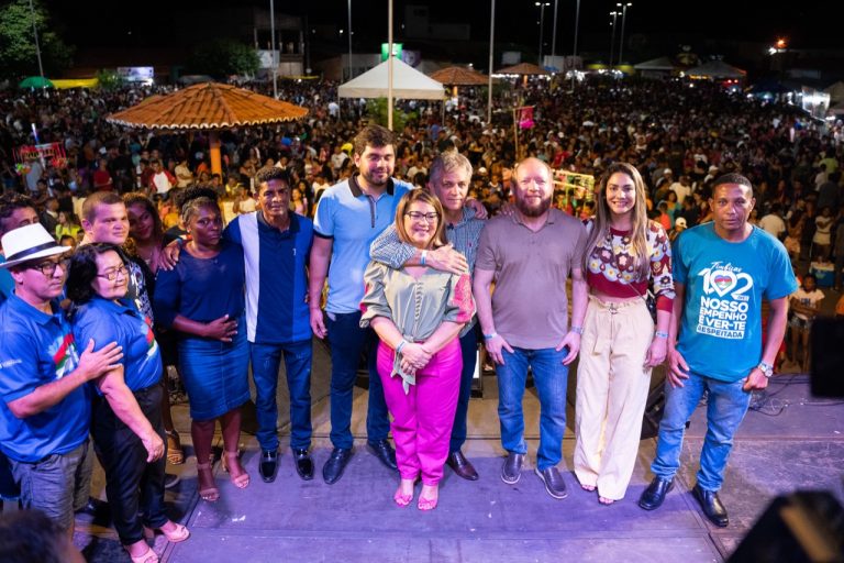 Othelino prestigia aniversário de Timbiras e comemora ações realizadas com seu apoio