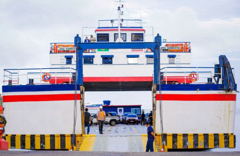 Embarcação liberada pela Marinha para operar com transporte de passageiros ainda tem pendência