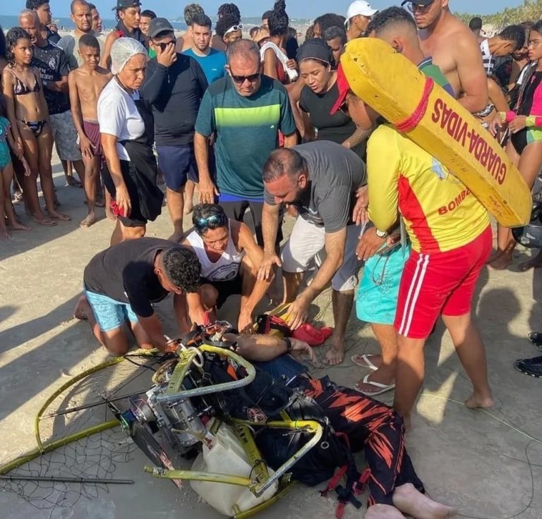 Empresário morre após queda de parapente na praia do Calhau