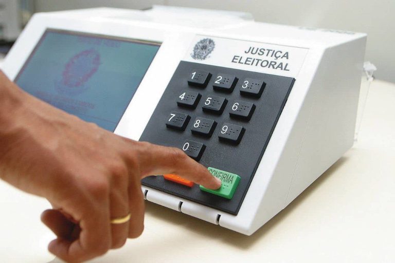 Candidatos ao governo do Maranhão iniciam campanha com caminhadas, carreatas e gravações