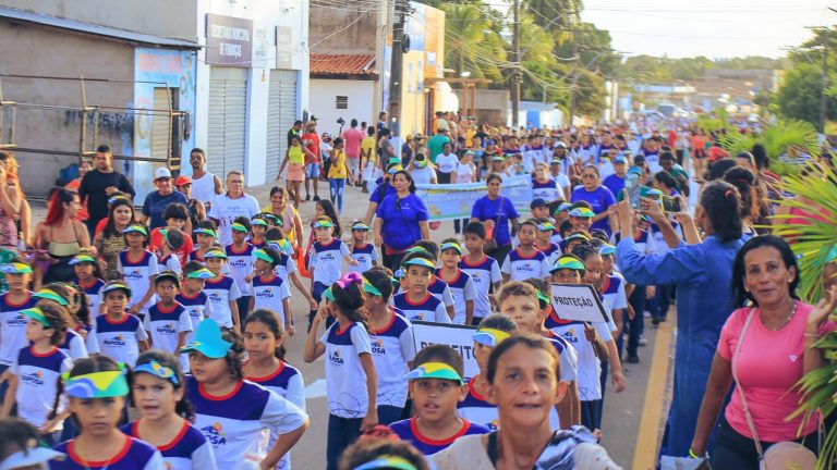 Gestão Eudes Barros: Raposa volta a ter desfile de 7 de Setembro reunindo 12 mil pessoas na avenida