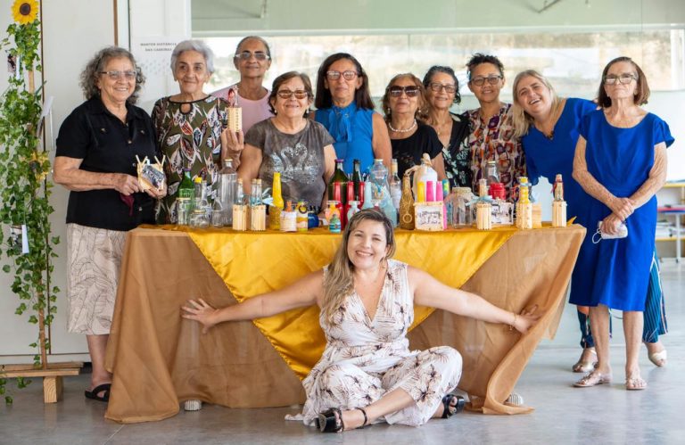 Voluntários desenvolvem projeto que ajuda na autoestima e socialização de idosos