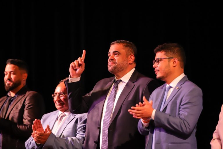 Paulo Victor toma posse como presidente da Câmara Municipal de São Luís