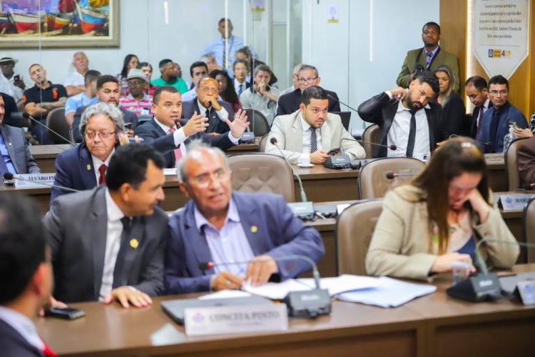 “Prefeito deixou a cidade sem ônibus pra fazer a mesma coisa que fazia antes”, diz Nato Júnior