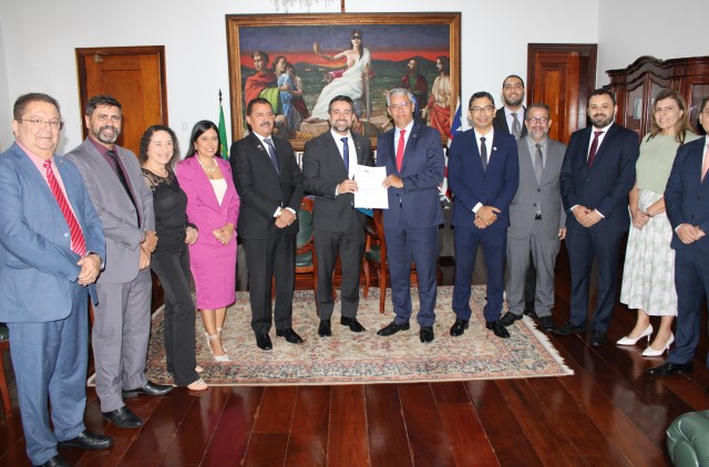 Comissão da OAB-MA entrega lista sêxtupla de candidaturas ao TJMA