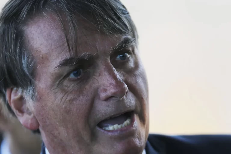 Decisão contra Bolsonaro impõe um limite às fake news