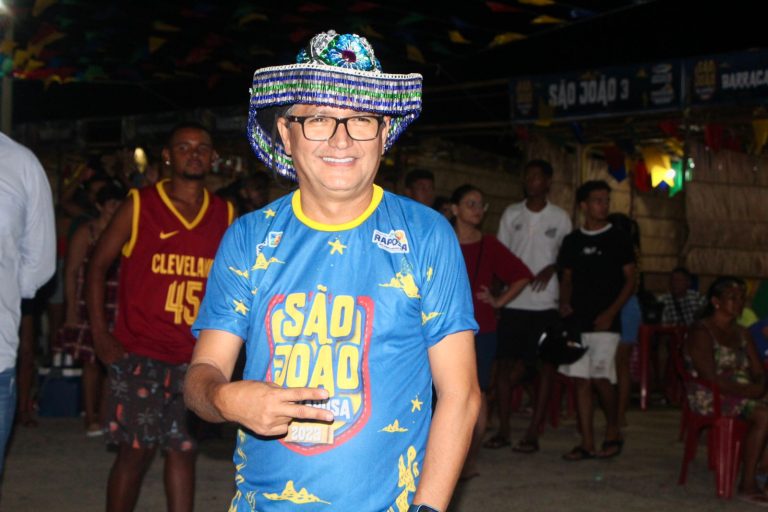 Eudes Barros comanda o maior São João da Raposa; multidão lota o Viva na primeira noite