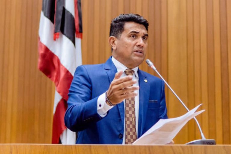 Wellington solicita progressões e titulações de professores do Maranhão