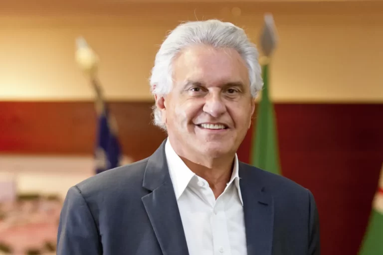 Caiado usa tática diferente de Zema e Tarcísio para ocupar espaço deixado por Bolsonaro