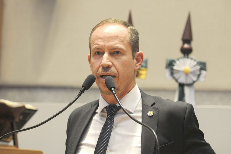 Deputado prepara recepção com protestos contra homenagem a Ricardo Cappelli no Maranhão