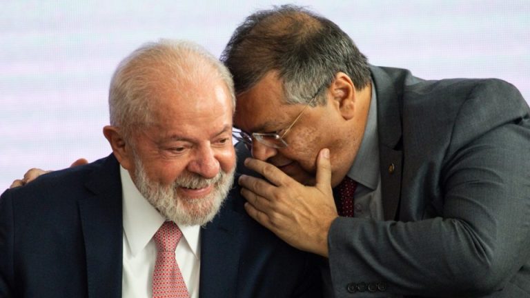 Lula encaminha ao Senado indicação de Flávio Dino para o STF