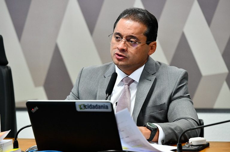 ‘Flávio Dino nunca se afastou do mundo jurídico’, diz relator na CCJ