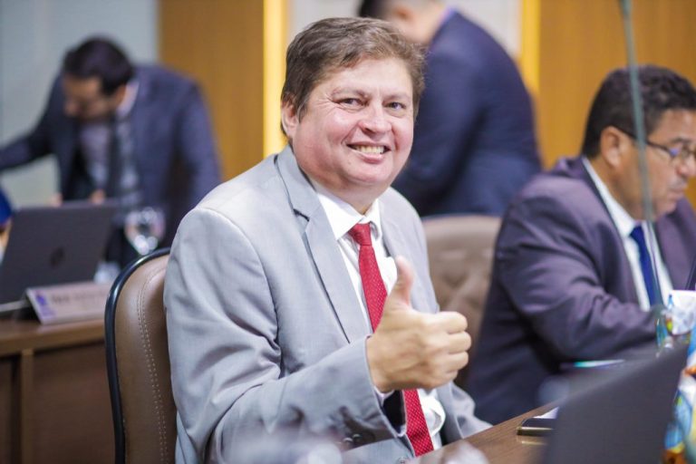 Marcelo Poeta volta à Câmara de São Luís após licença de Concita Pinto