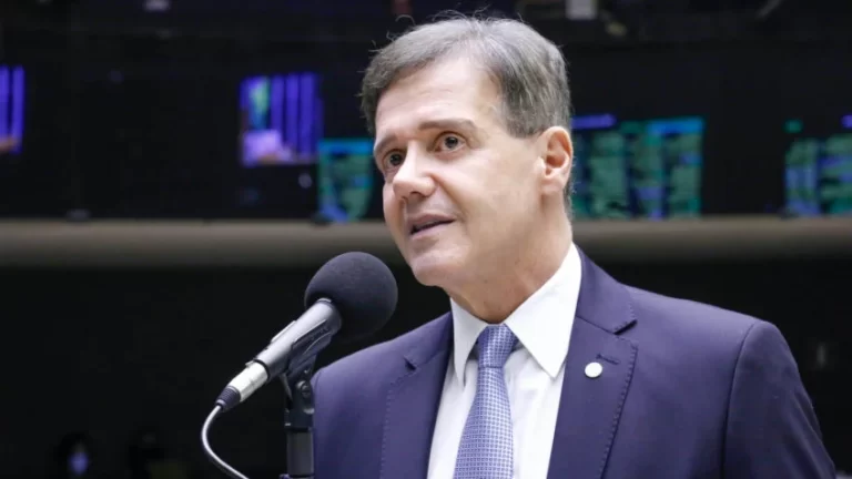 Cármen Lúcia atende PGR e arquiva queixa-crime contra Aluísio Mendes