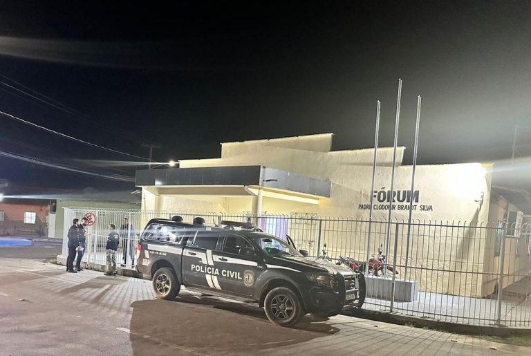 Advogado e cliente são presos por tráfico de drogas após sessão do Tribunal do Júri