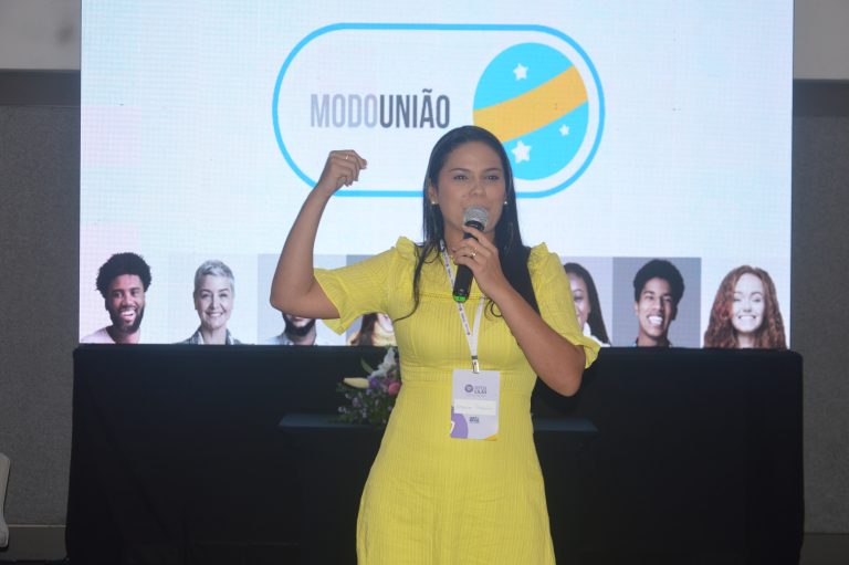 Única mulher na disputa em São João Batista, Mayara Pinheiro diz que “fazer política está nas atitudes do dia a dia”