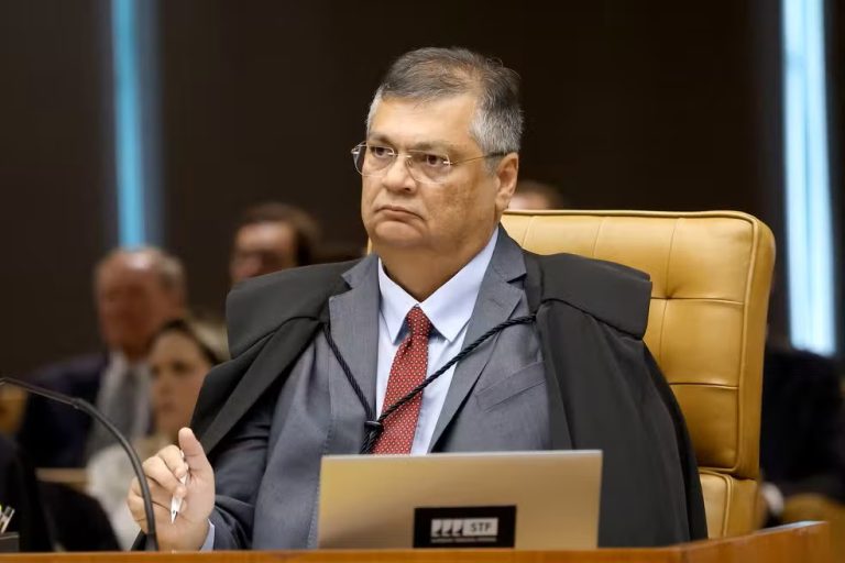 Flávio Dino intima Lula, Arthur Lira e Pacheco sobre “emendas Pix”