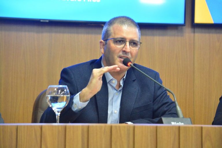 Secretário de Obras vai à Câmara responder sobre suspeita de corrupção
