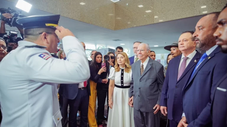 “Estamos diante do grande porta-voz da democracia”, diz Iracema Vale sobre homenagem a José Sarney