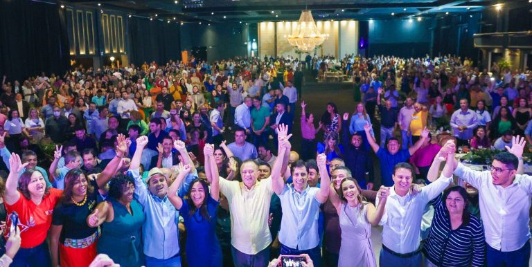 Duarte mostra união ao lançar pré-candidatura com apoio de 12 partidos