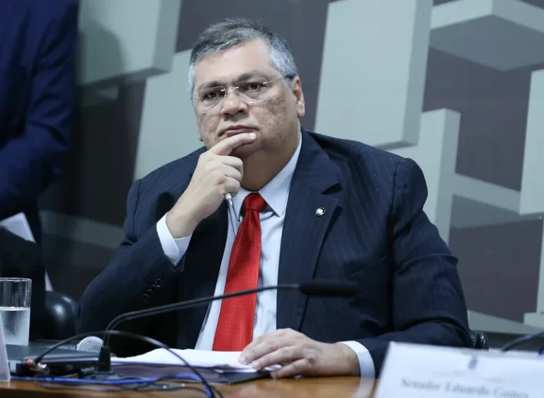 Com ressalvas e recomendações, TCE aprova prestação de contas de Flávio Dino