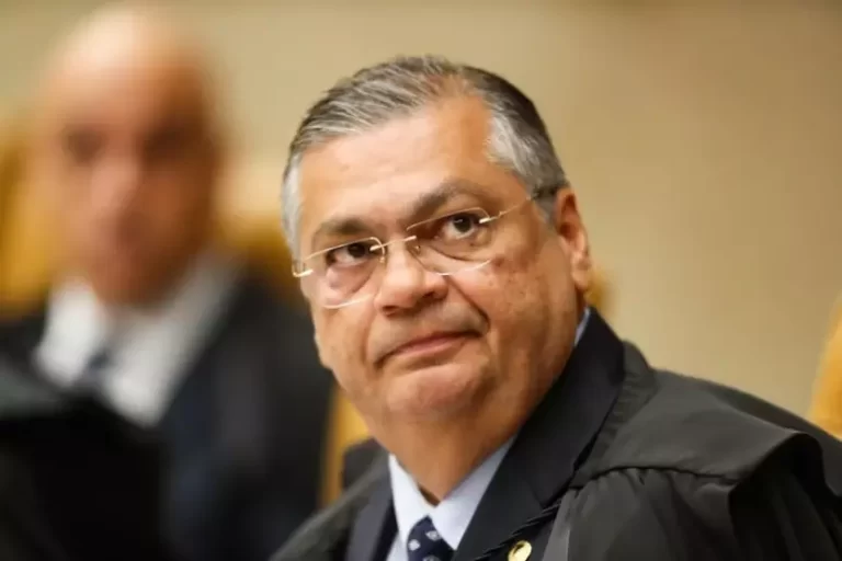 Flávio Dino defende novas normas para conter abuso de poder nas eleições