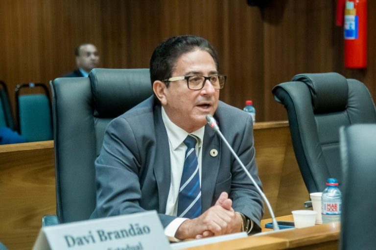 Juíza ignora suspensão de direitos políticos de deputado em despacho sobre execução de sentença