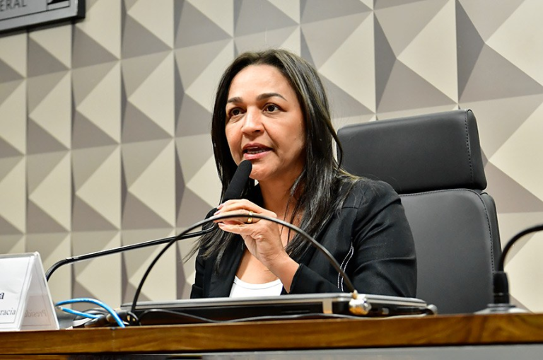 PSD oficializa retirada da candidatura de Eliziane à presidência do Senado