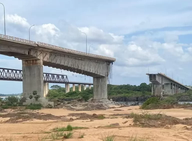 Ponte desaba na divisa entre Tocantins e Maranhão
