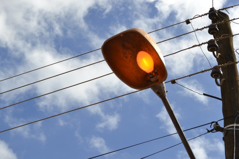 Reajuste na taxa de iluminação pública deixará conta de luz mais cara em Vargem Grande