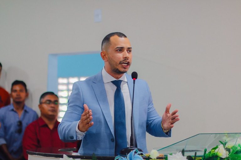 Vereador diz que reajuste do magistério por decreto é “usurpação de competência”