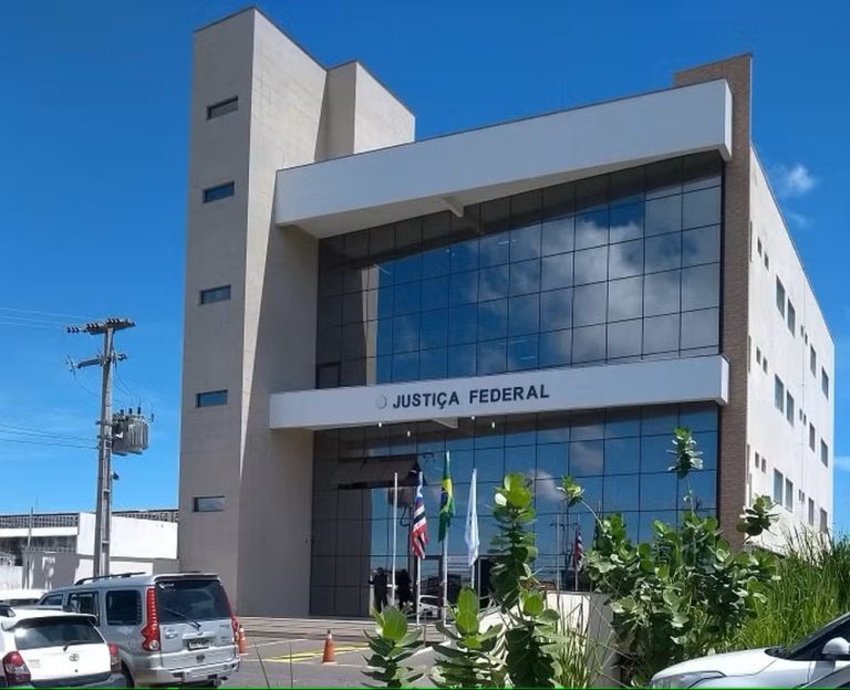 Justiça condena proprietário de imóvel por construções irregulares na praia do Meio