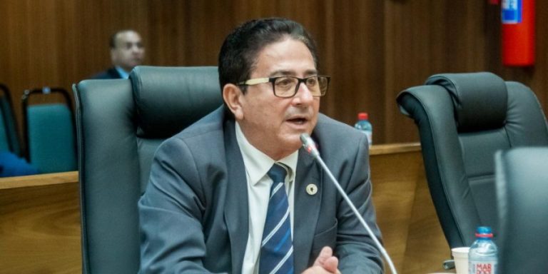 Juíza suspende direitos políticos de deputado por três anos