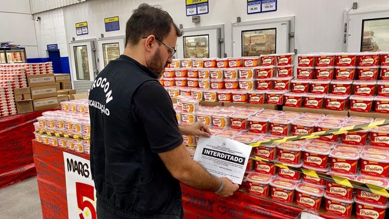Mix Mateus de Caxias tem setores interditados por irregularidades sanitárias