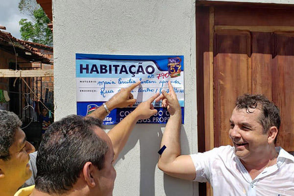 Hilton Gonçalo usa fábula dos três porquinhos para tratar sobre ‘lobo mau’ do déficit habitacional