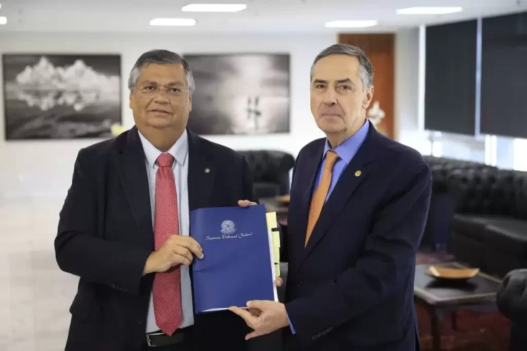 Teólogo protocola no Senado pedido de impeachment de ministros do STF