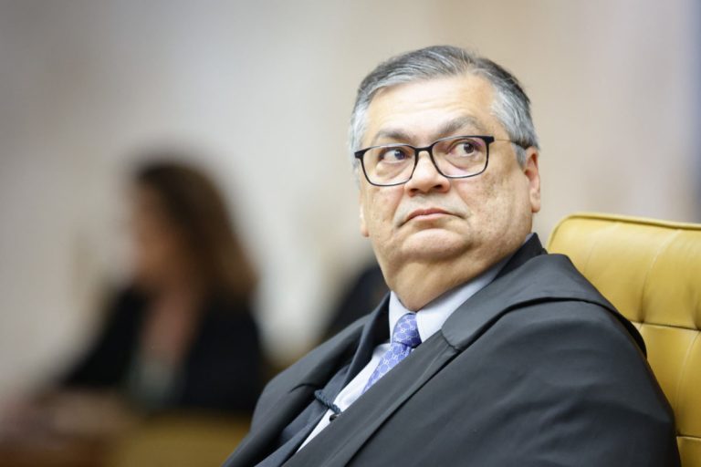 Flávio Dino se declara impedido de julgar ação envolvendo o Maranhão