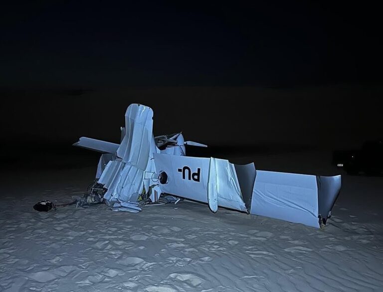 Avião cai em Santo Amaro e duas pessoas morrem no local; veja