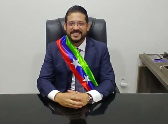 Rival quer cassar mandato do prefeito de Cajapió por abuso