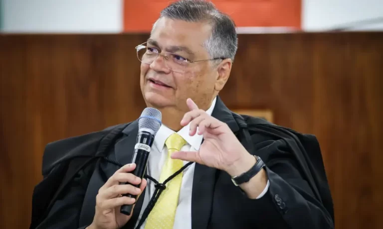 Flávio Dino pede informações antes de decidir sobre FMF