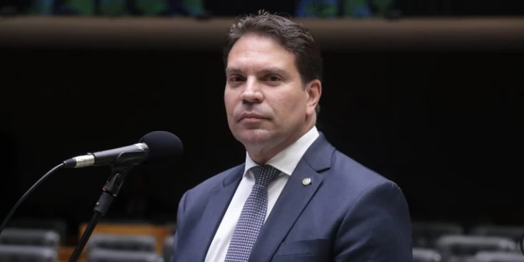 Câmara proíbe a votação do exterior após fuga; entenda