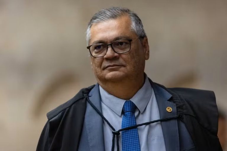 Flávio Dino julga prejudicado agravo contra advogada