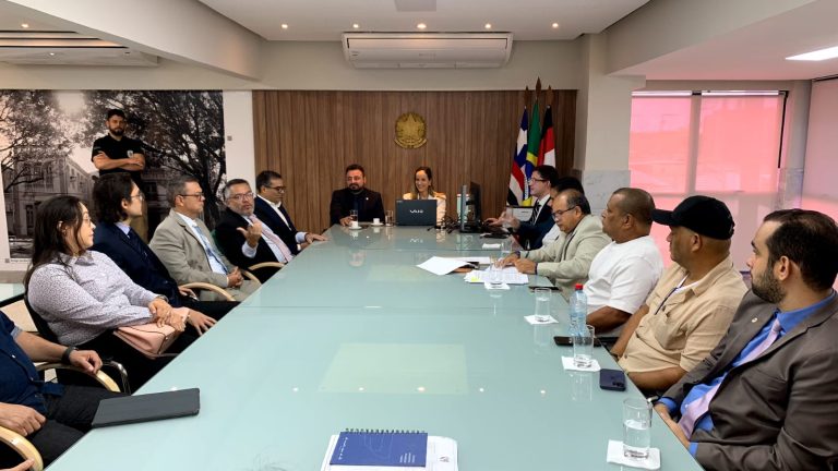 Rodoviários, patrões e poder público vão negociar no TRT