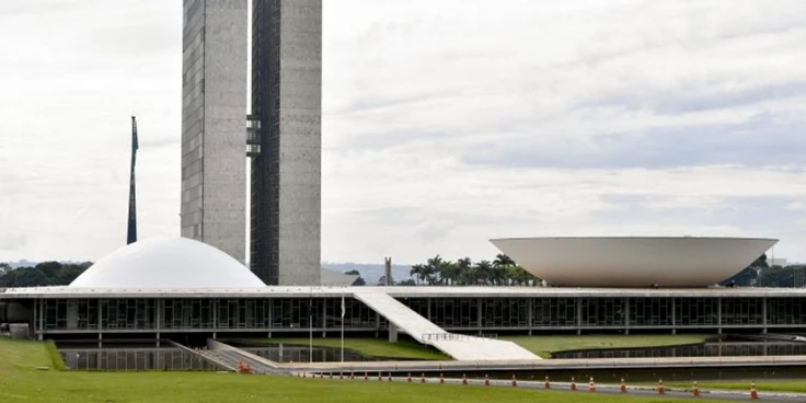 Senado deve pautar mandato de 5 anos e fim da escala 6×1