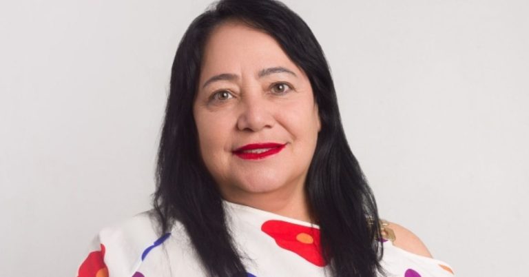 Secretária é condenada por esquema de diplomas falsos