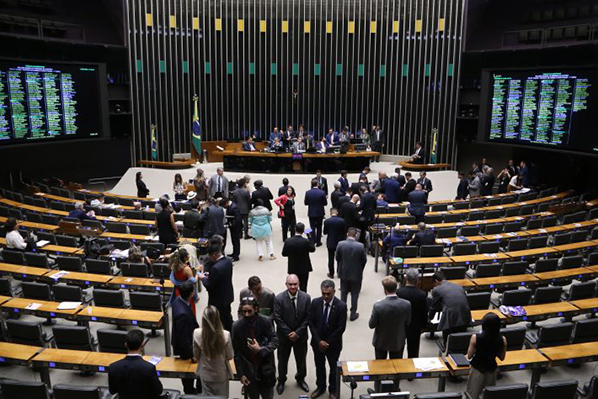 Câmara aprova em 2º turno PEC da Segurança Pública